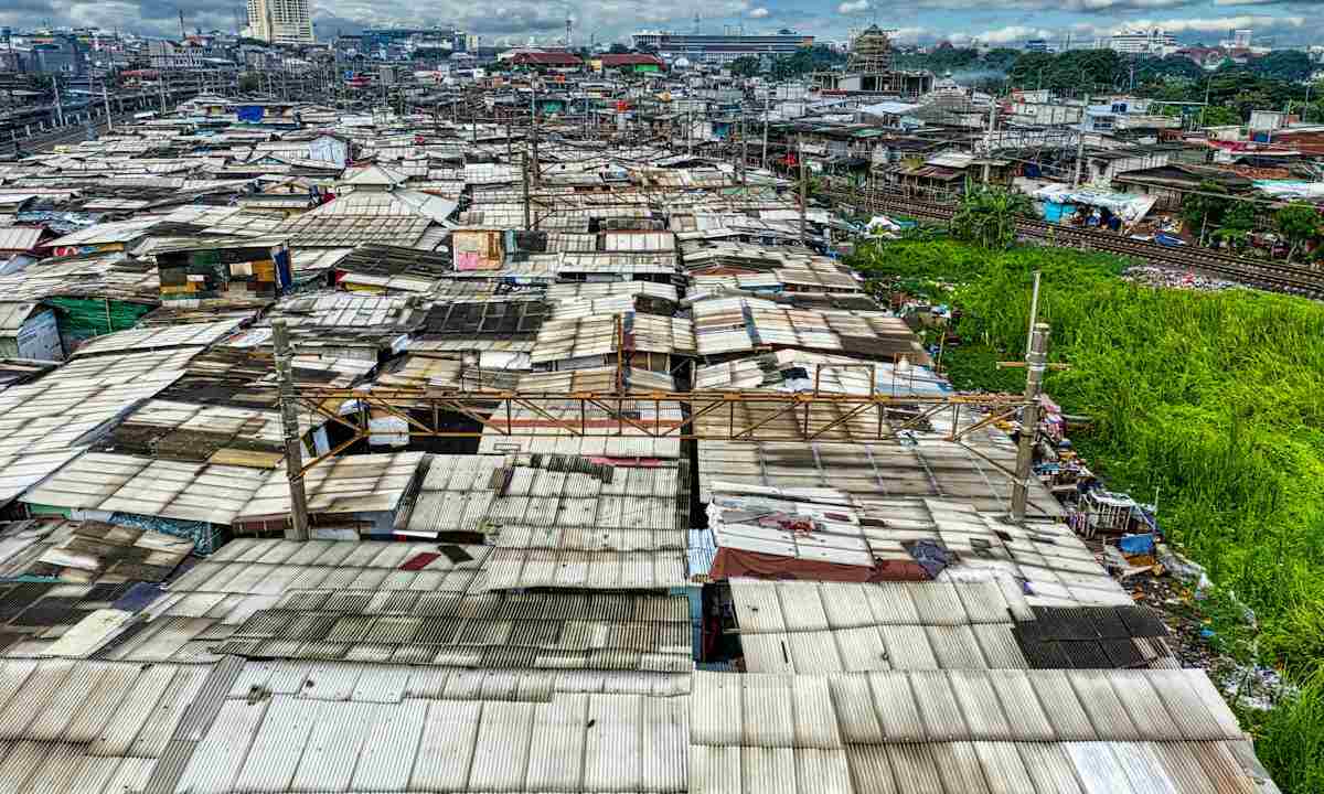 Jakarta sta affondando: periferie