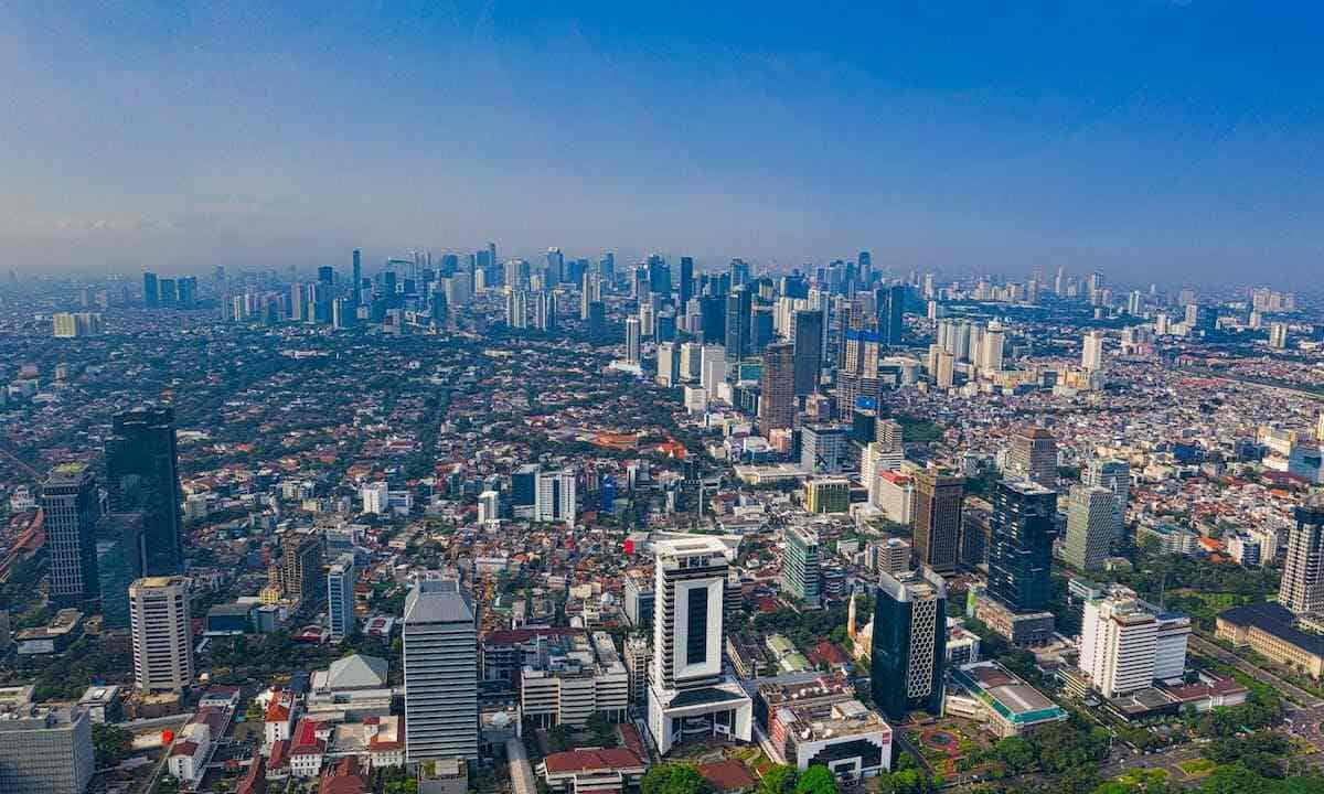Jakarta sta affondando: skyline di Jakarta