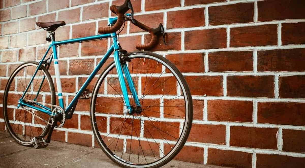 Bicicletta sul muro