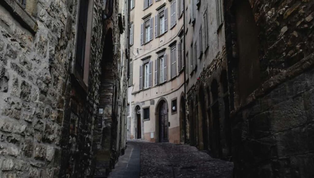 Ecco tutto quello che è necessario sapere riguardo alla cattedrale vegetale di Bergamo, un'interessante struttura edificata con materiali del tutto naturali.