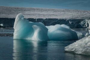 Aree verdi in Antartide: blocchi di ghiaccio in mare