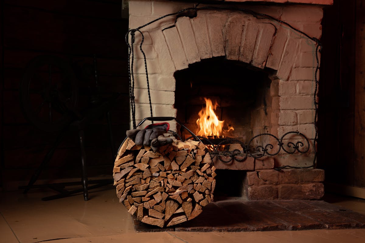 riscaldare casa senza termosifoni: un camino